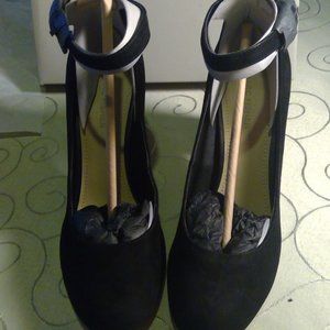 Marc Fisher Black Suede pumps